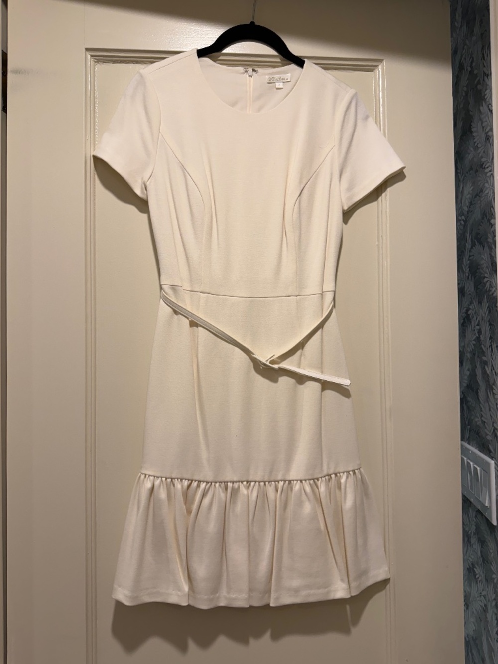 Shoshanna Cream Short Sleeve Dress with Ruffle Hem Belted Fit & Flare